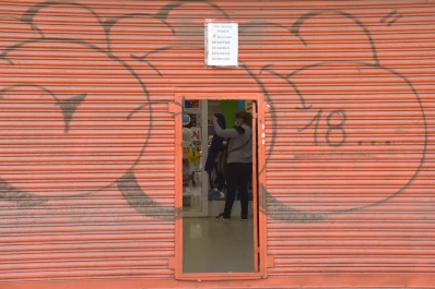 Los comercios podrían abrir de martes a viernes, por la tarde