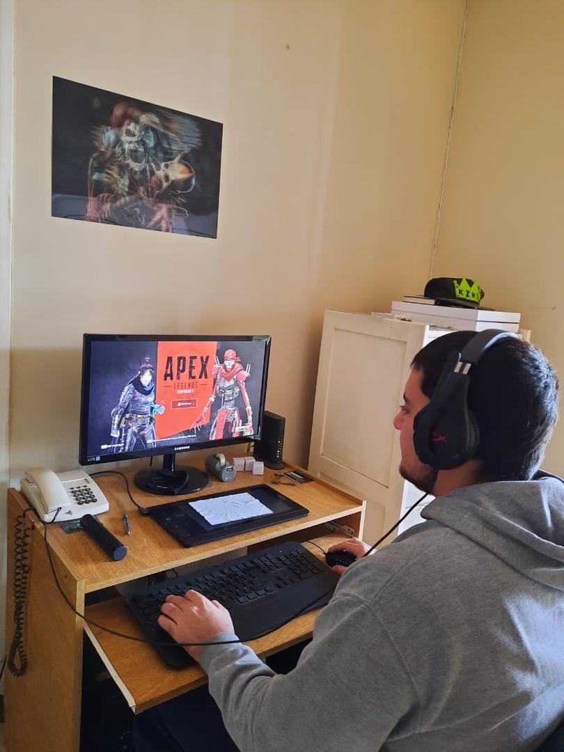 DIEGO HERRERA. Es un entusiasta del Fortnite, uno de los juegos más elegidos.