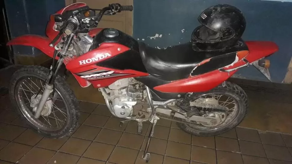 PROCEDIMIENTO. El imputado intentó escapar de la policía en su moto. 