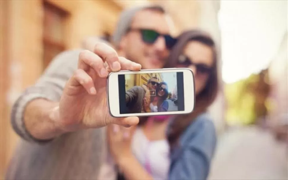 CRISIS. El nivel de exposición social en las redes sociales puede desencadenar peleas de pareja y en celos. 
