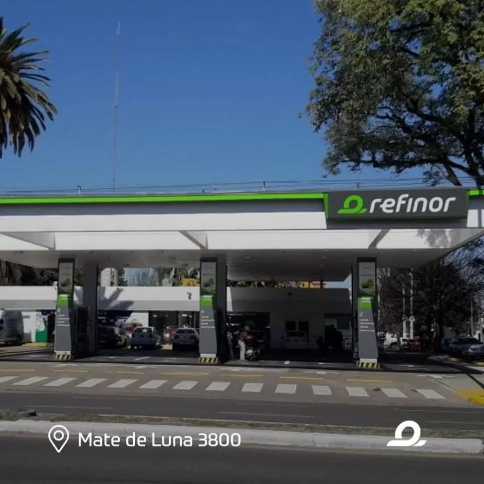 SURTIDORES. Los jueves se puede llenar el tanque con descuento.  