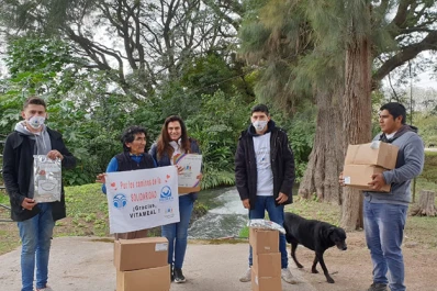 Solidaridad en tiempos de cuarentena: acercaron alimentos, ropa y calzado a localidades de los cerros