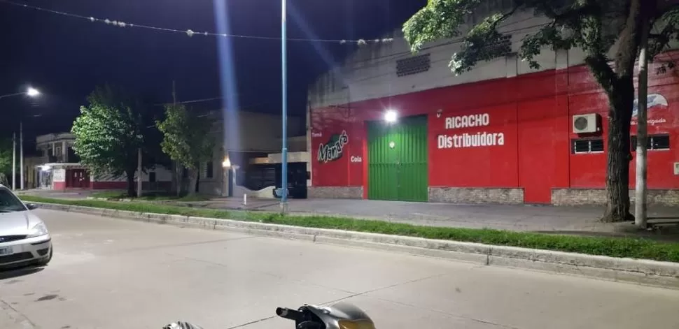 EL LUGAR. Los ladrones ingresaron al local, ubicado en una zona céntrica e iluminada, durante la madrugada.  