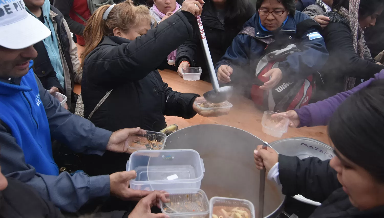 EN TODOS LADOS. El movimiento social cocinó cerca de 2.000 ollas en diferentes puntos del país.