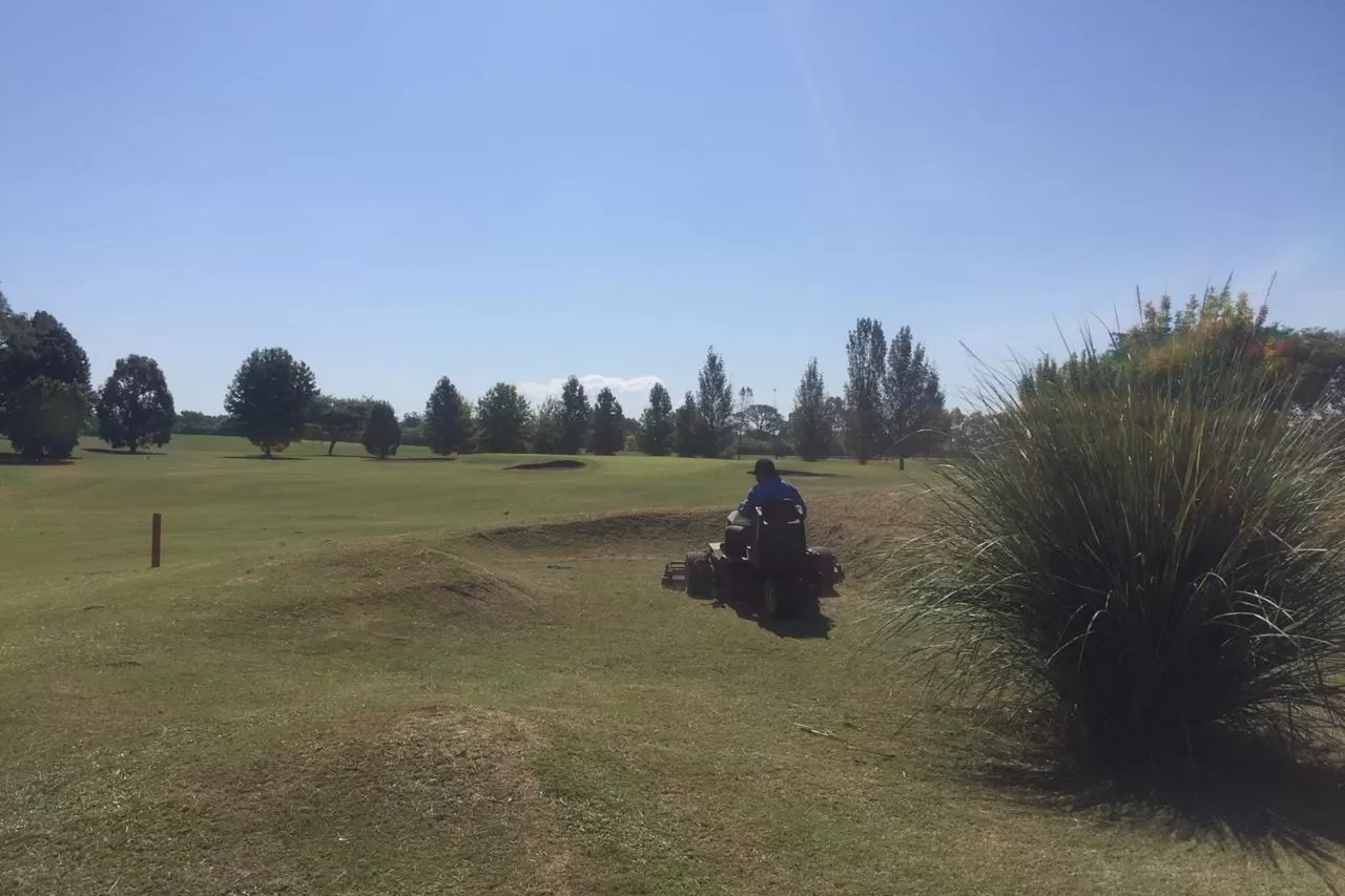 LISTA PARA SER USADA. Las canchas de golf de Jockey Club no conocieron cuarentena alguna: el mantenimiento de los greens no se alteró y están impecables.