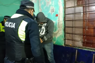 En moto y sin permiso: un falso policía fue atrapado en la zona de Villa Angelina