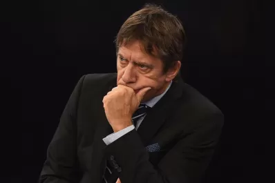 De paciente irresponsable, Bussi se transformó en infectólogo especialista en Covid-19