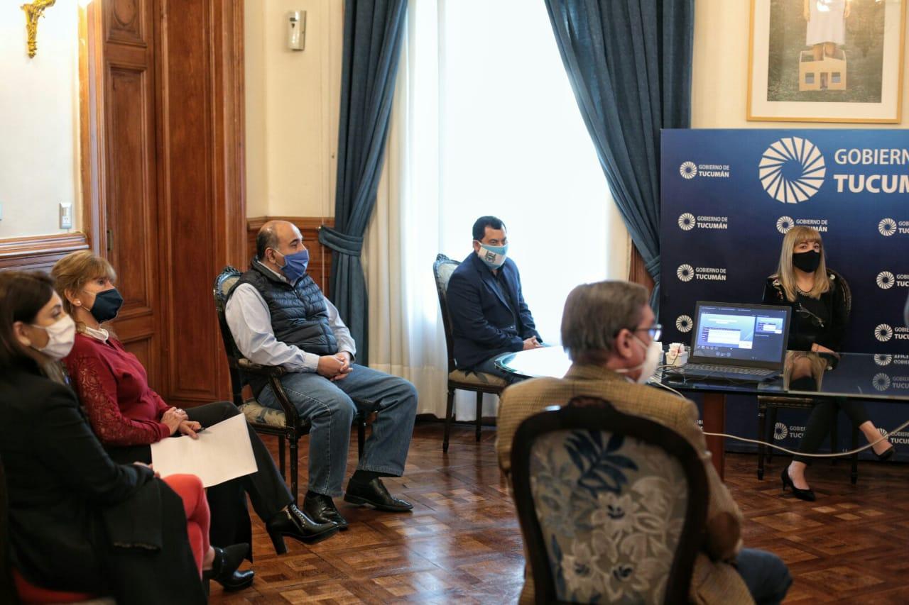 REUNIÓN. Manzur, con Guraib y los concejales oficialistas de la Capital.