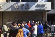 Choferes salen de la cuarentena para reclamar su sueldo: están desesperados