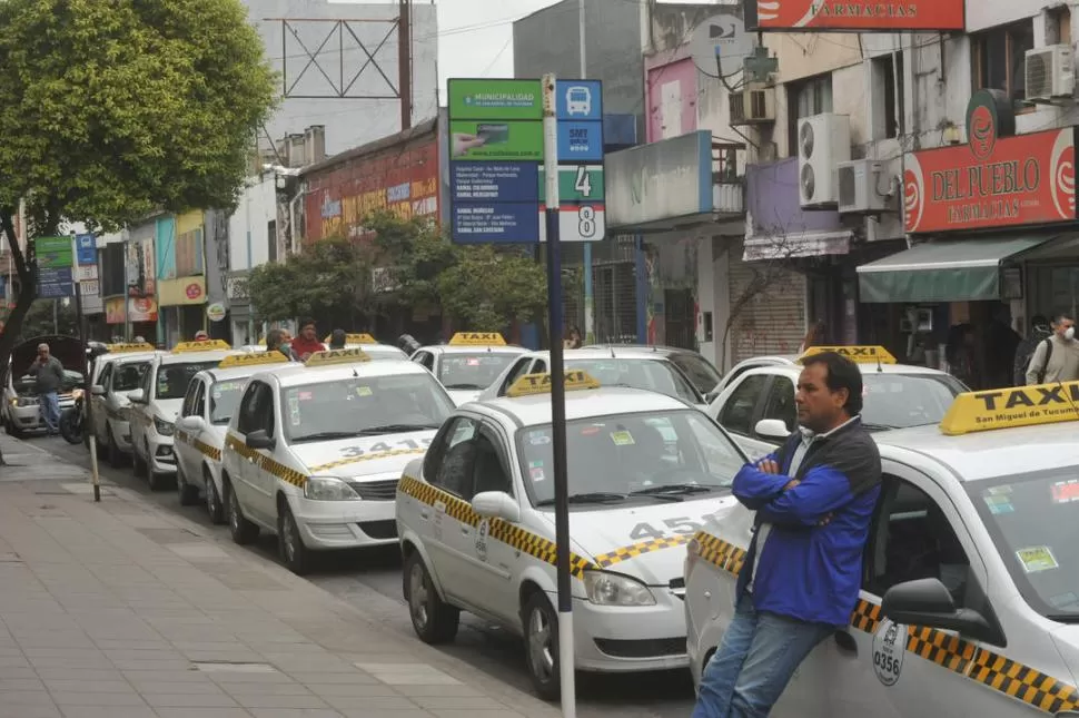 SIN COLECTIVOS. El taxi se convirtió en la única opción para viajar. la gaceta / foto de antonio ferroni