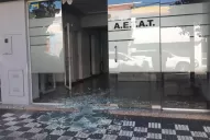 Destrozaron los vidrios de la Asociación de Empresarios del Transporte