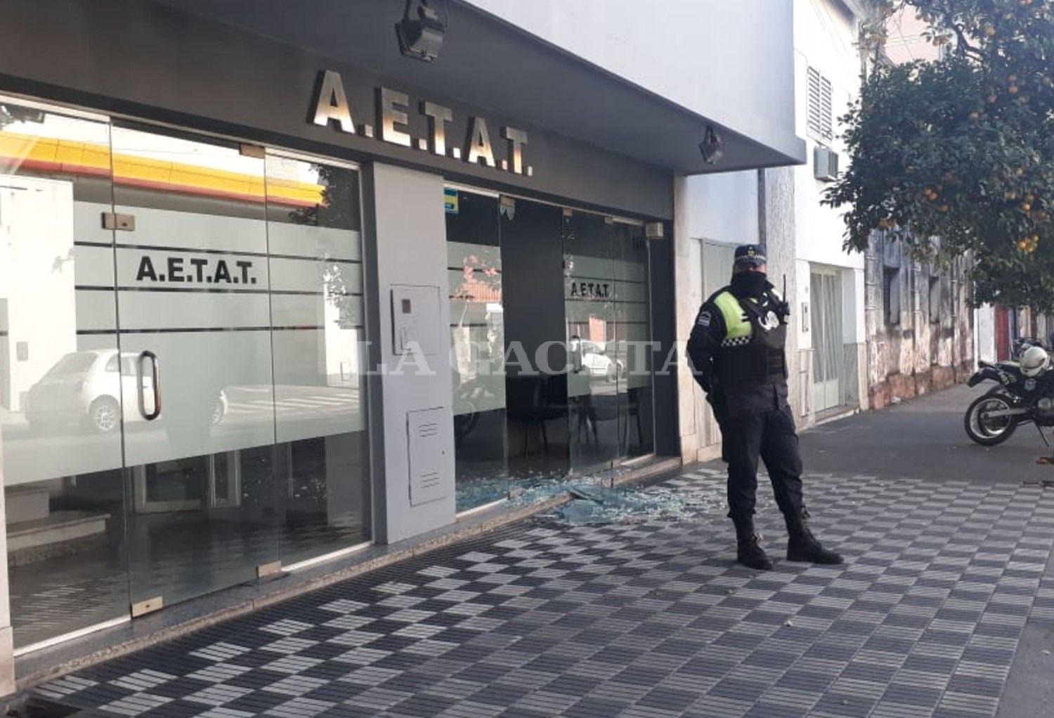 SAN JUAN AL 1300. La Policía se acercó al lugar tras recibir un llamado.