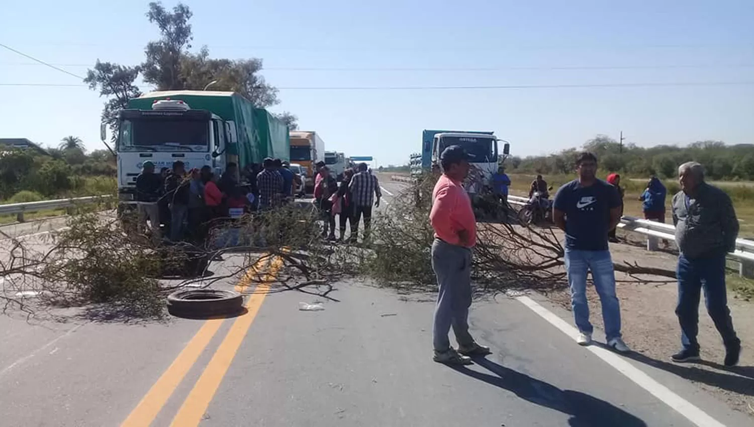 Los vecinos protestaron esta tarde con un corte en la ruta 157.