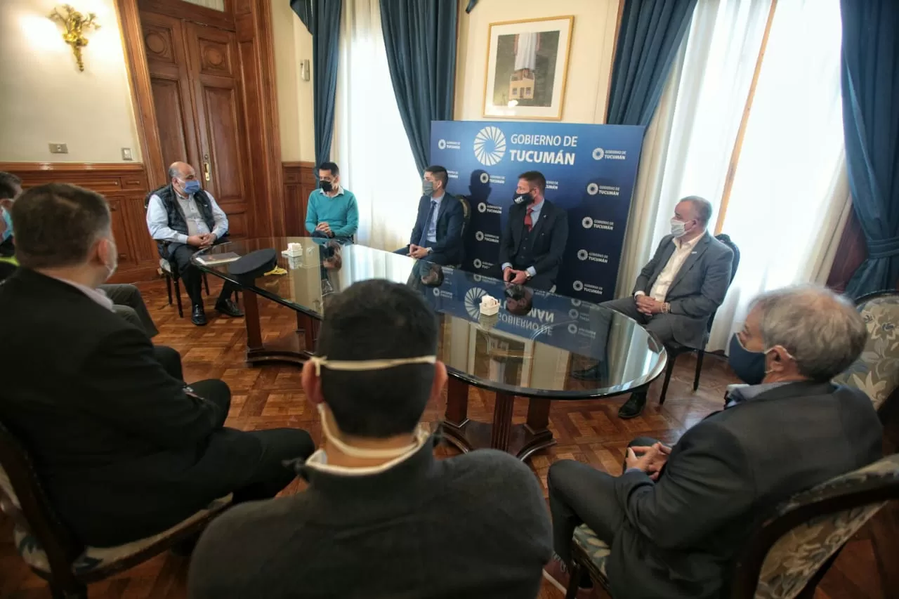 EN CASA DE GOBIERNO. Manzur, con funcionarios del Ejecutivo, del Ministerio Público Fiscal y legisladores. 