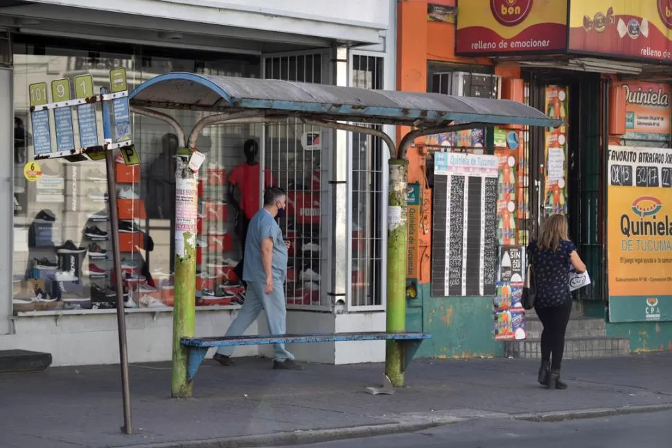 PARADAS VACÍAS. La huelga de choferes afectó la vuelta del comercio. la gaceta / foto de Inés Quinteros Orio