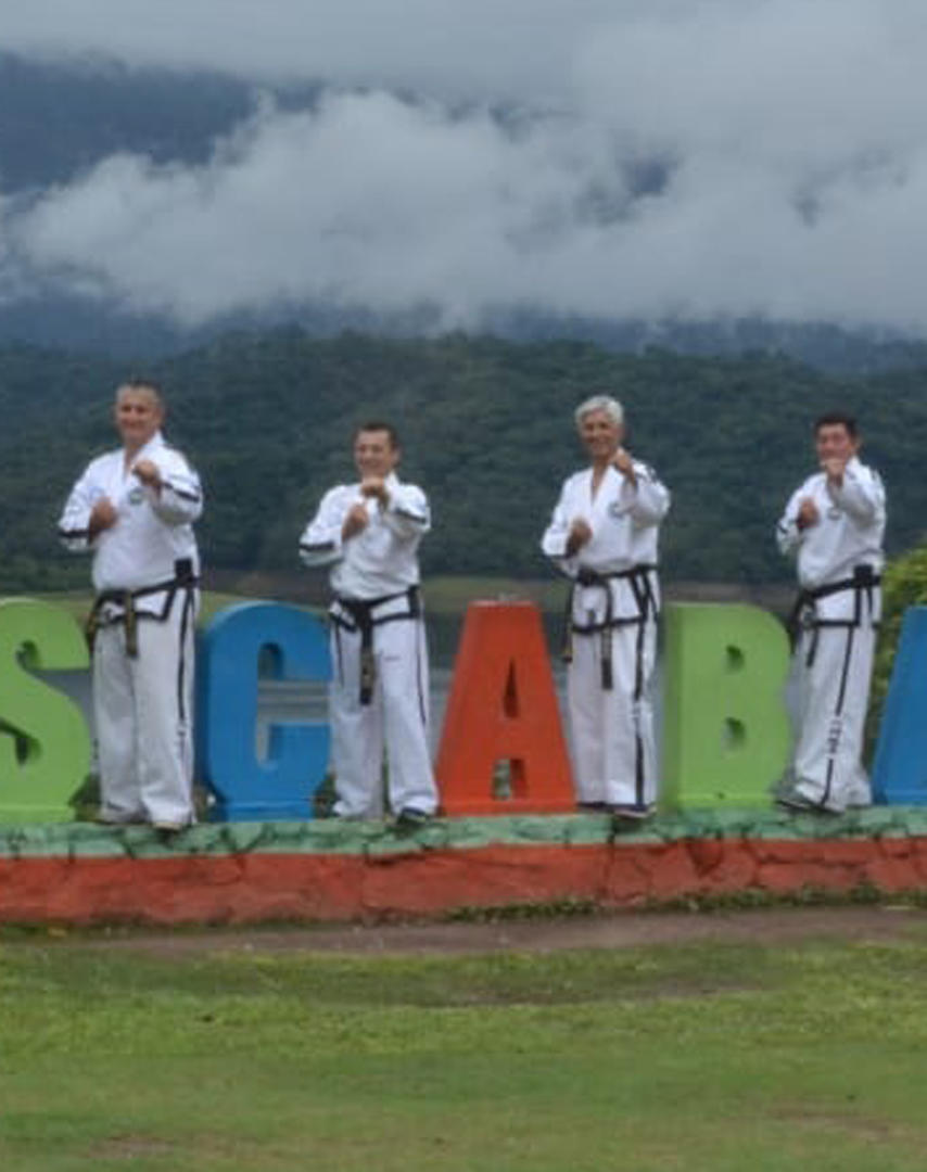 CUIDADOS. La salud de instructores y alumnos es prioridad para Villanueva.  