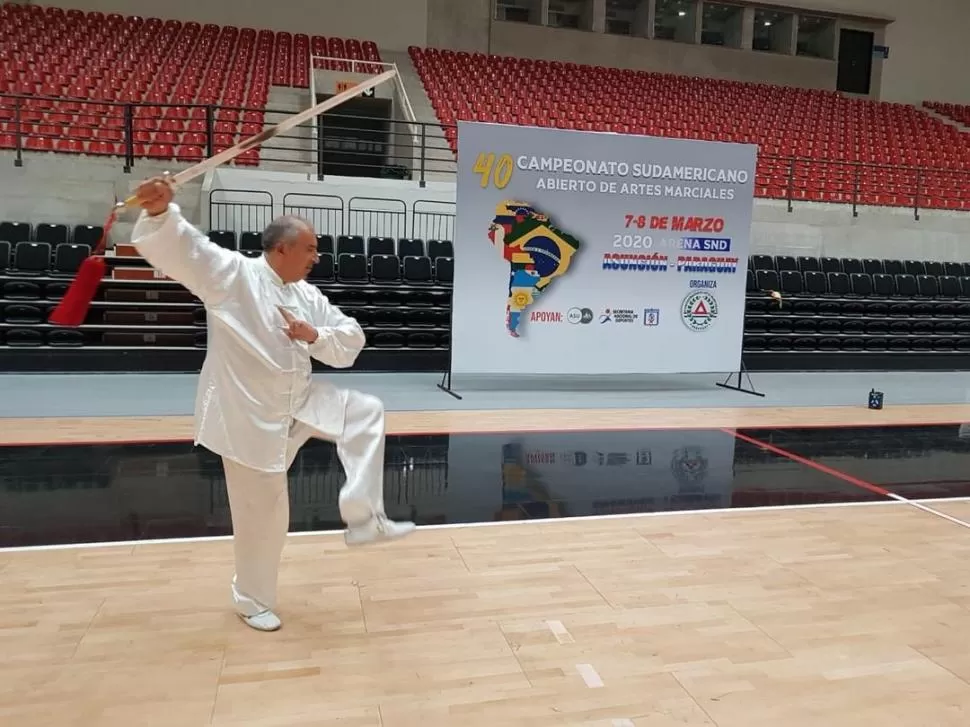 PARA TODAS LAS EDADES. Adultos mayores practican kung fu, destacó Naranjo.  
