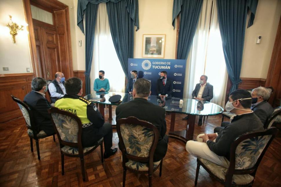 ENCUENTRO. Manzur recibió a representantes de los tres poderes. twitter @JuanManzurOK