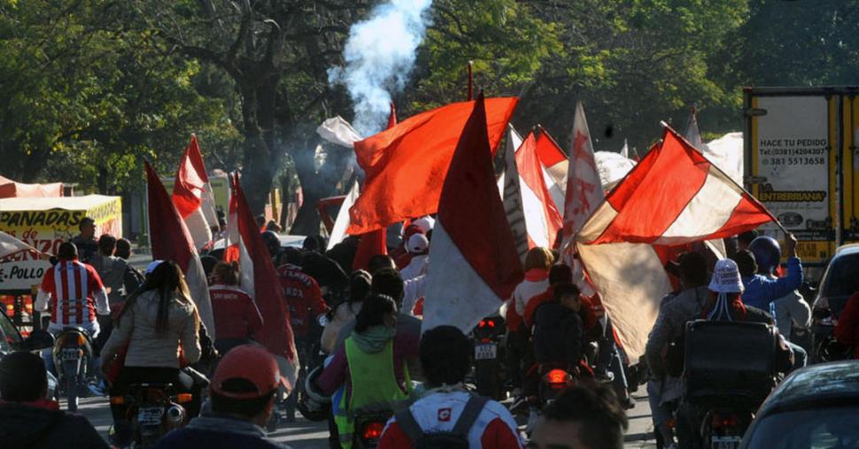 POSTURA. Los fanáticos se expresaron ante lo que consideran una injusticia. 