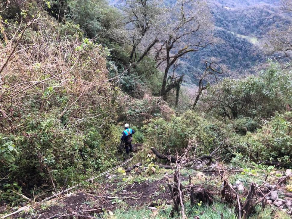 INFERNAL PARAÍSO. El cuerpo del trabajador Luis Espinoza fue arrojado en un despeñadero de estas características.