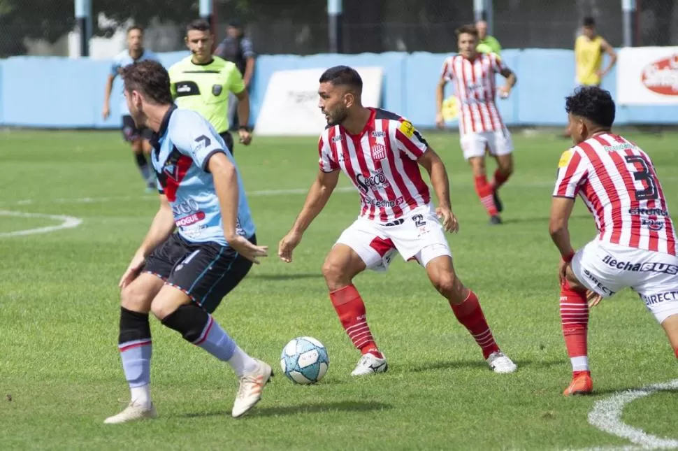 ÚLTIMA FUNCIÓN. San Martín visitó a Brown de Adrogué antes de la suspensión. A la fase regular le quedan nueve fechas.  