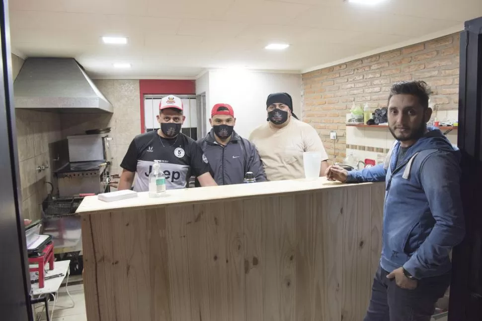 HAMBURGUESAS. El local de Villalba emplea a cinco personas más.  la gaceta / foto de diego araoz