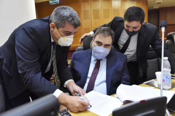 Legisladores del PJ refutan a Cano: dejen de intentar desestabilizar las instituciones