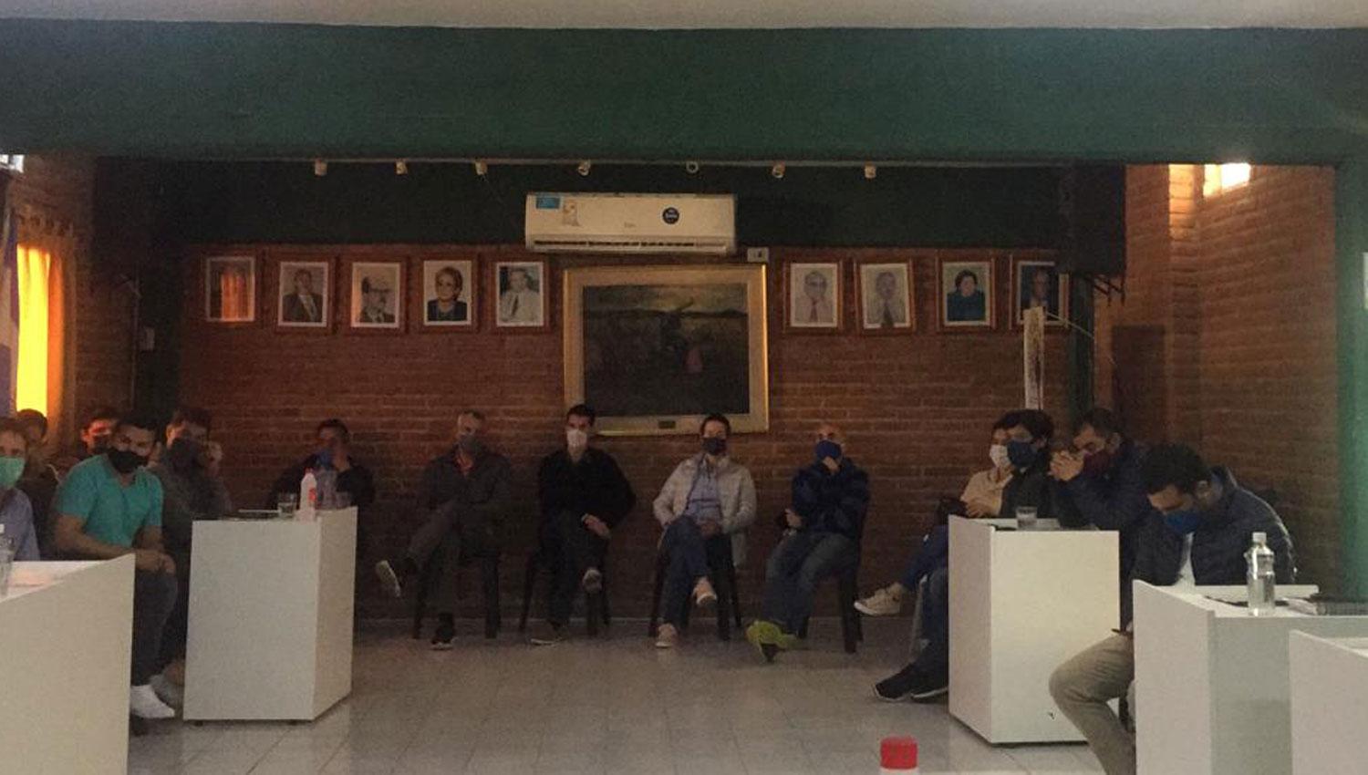 Reunión en el Concejo de Yerba Buena