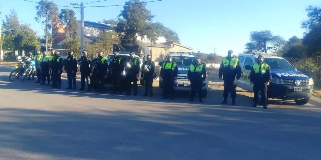 Los policías preparados para el dispositivo en Choromoro.