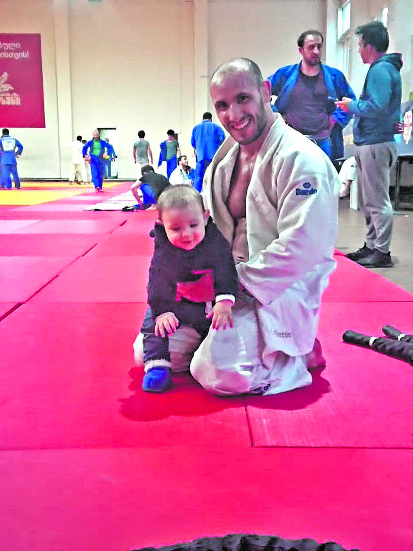 ENTRENÁNDOSE. Hasta que la cuarentena se declaró, Lucenti fue acompañado por su hijo en el tatami georgiano. 