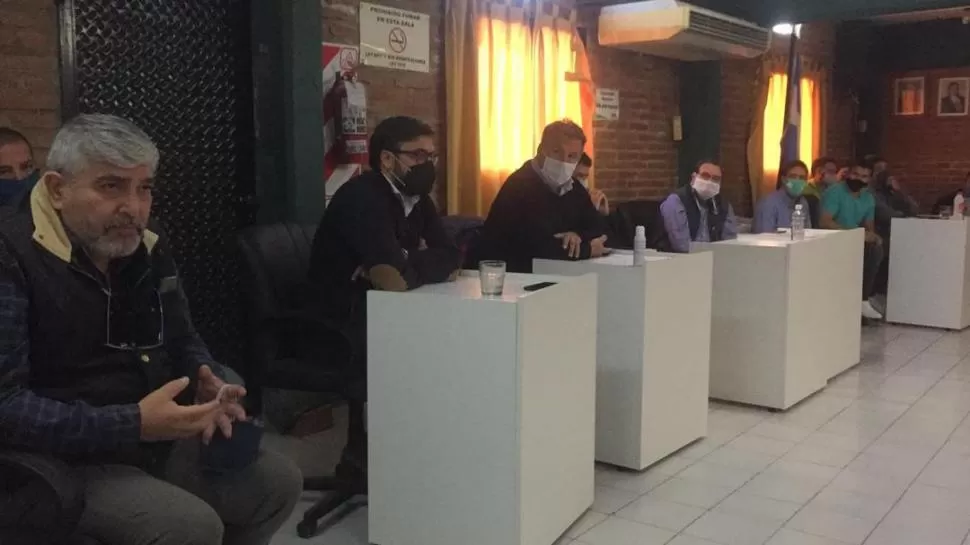 MOMENTOS. Alrededor de una hora duró el encuentro con representantes del deporte en la sede del Concejo Deliberante. prensa jockey club