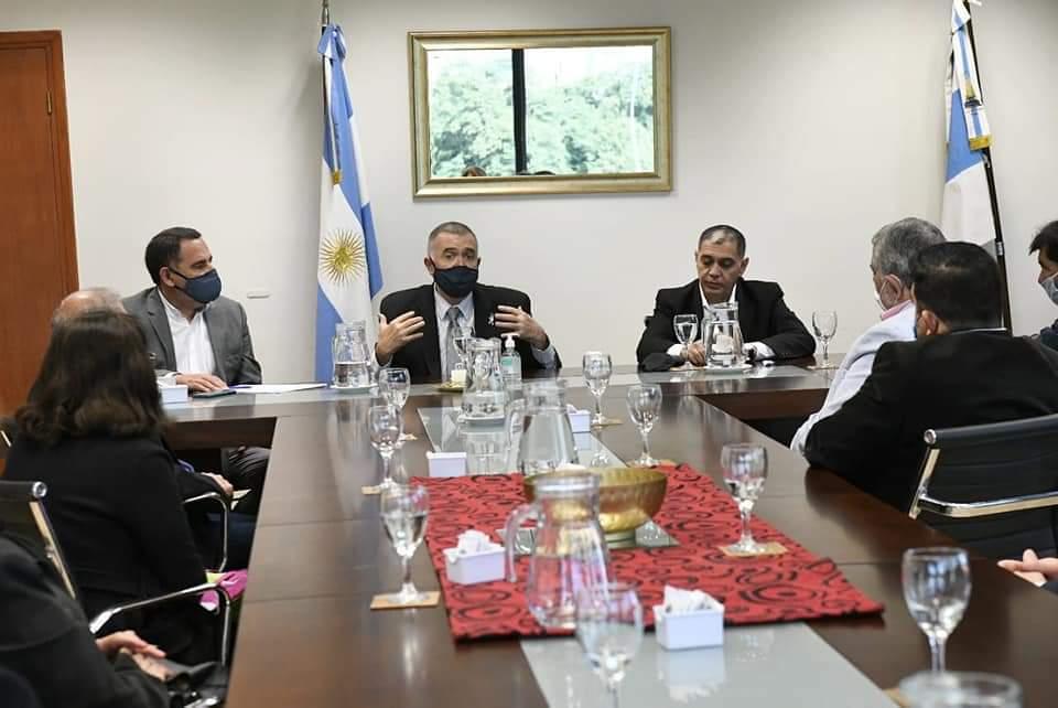 AMPLIA MESA. Representantes de mutuales visitaron la Cámara. Foto: Prensa Legislatura.