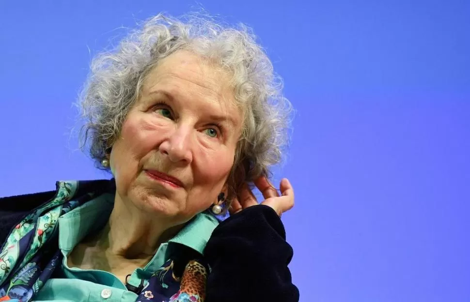 MARGARET ATWOOD. La escritora le da voz a Penélope, esposa de Odiseo. 