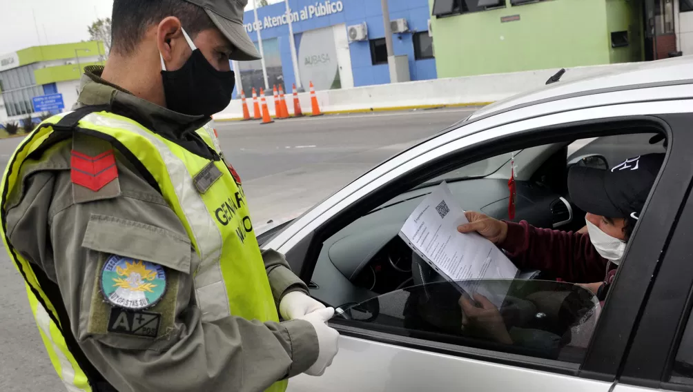 CONTROLES. En todo el país se realizan controles de circulación.