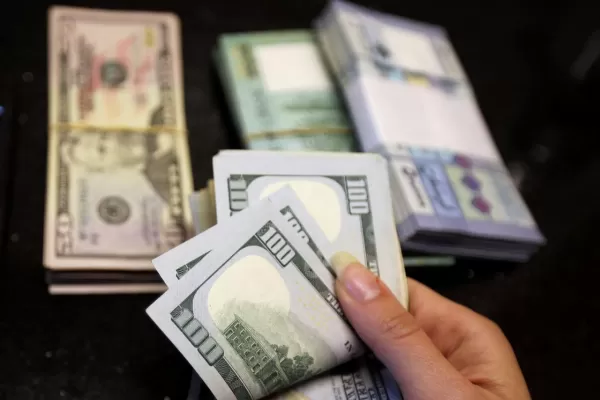 El dólar turista tuvo una leve baja y el blue aumentó $ 3