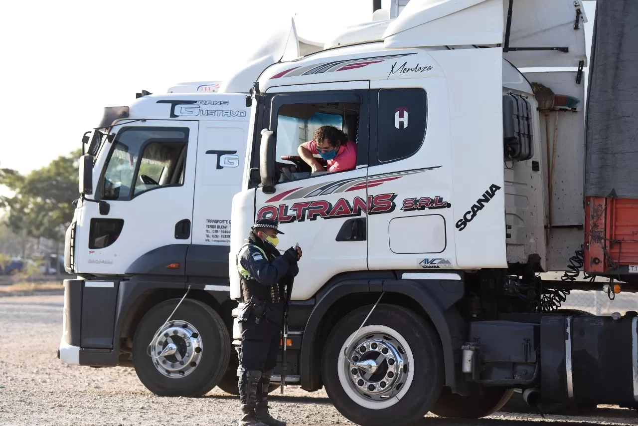 CONTROLES. La vigilancia epidemiológica también se lleva a cabo en el Mercofrut. Foto: LA GACETA / Analía Jaramillo