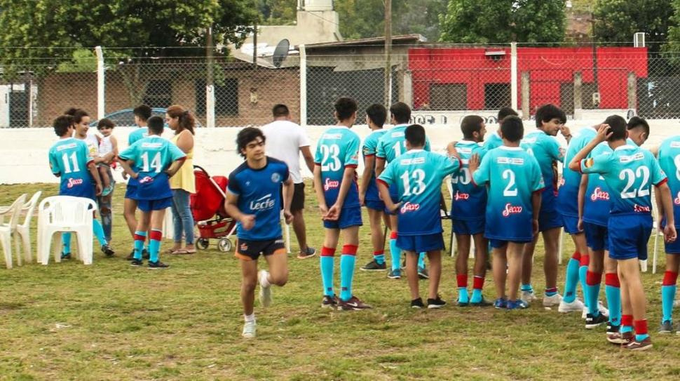 IDENTIDAD. En noviembre, los chicos estrenaron las camisetas de San Miguel.
