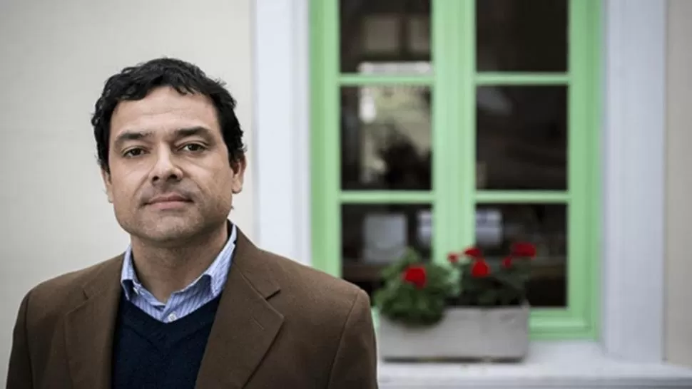 DIEGO REYNOSO. Estudió “Métodos cuantitativos e investigación social” en la Universidad de Michigan. www.udesa.edu.ar