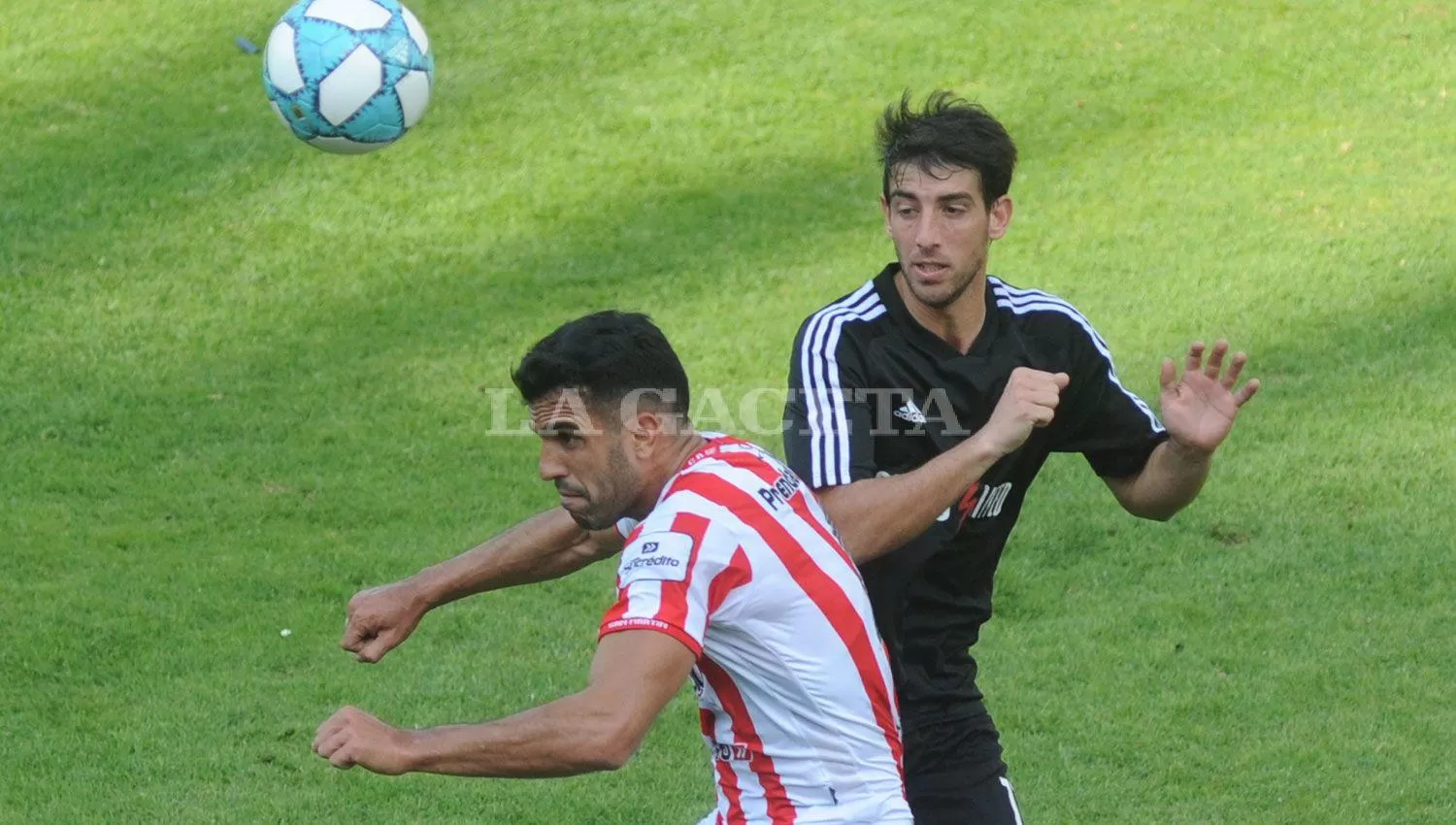 ENCUENTRO. San Martín y Deportivo Riestra comparten categoría y ya se cruzaron. Foto: Archivo LA GACETA