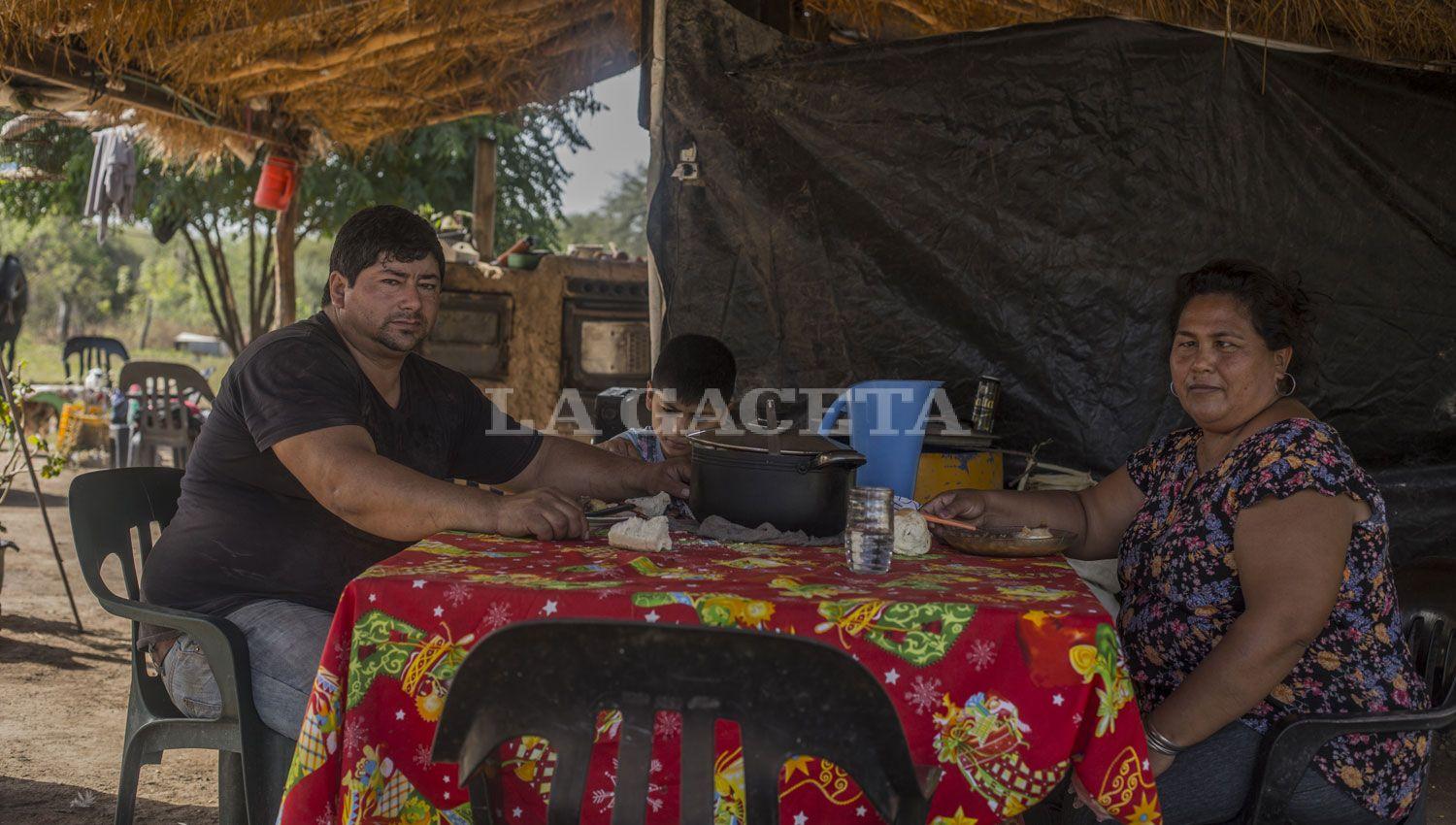 Zulma Monserrat y Daniel Galván piden soluciones integrales y que se coloque un cajero en el pueblo.