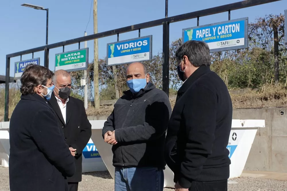 PUNTO VERDE. El gobernador Manzur, junto a Noguera, Salomón y Campero, en Tafí Viejo. Foto: Comunicación Pública