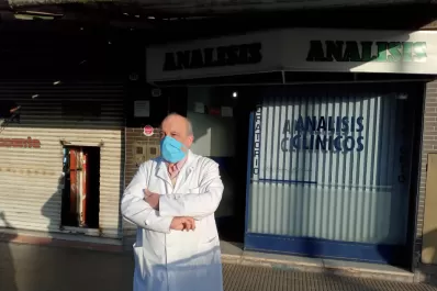 Tuve que explicarle al delincuente cómo robarme el auto, dijo el dueño del laboratorio