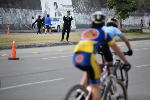 Se puede salir a correr y a andar en bicicleta, pero de manera individual y cerca de casa