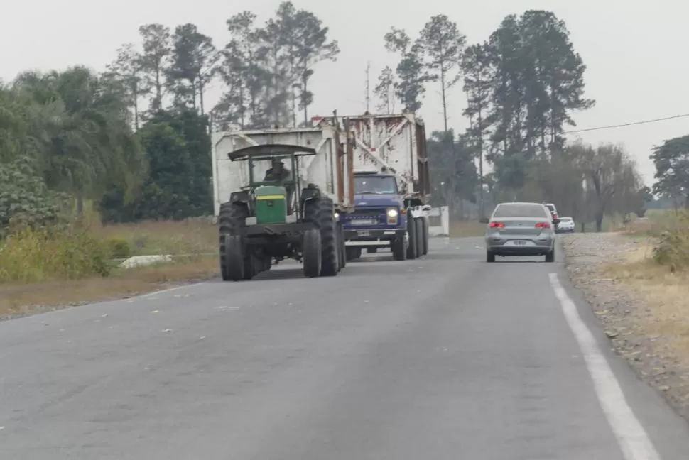 PELIGRO. Los transportistas denuncian que el mal estado de los caminos les acarrea perjuicios económicos.  la gaceta / fotoS de OSVALDO RIPOLL