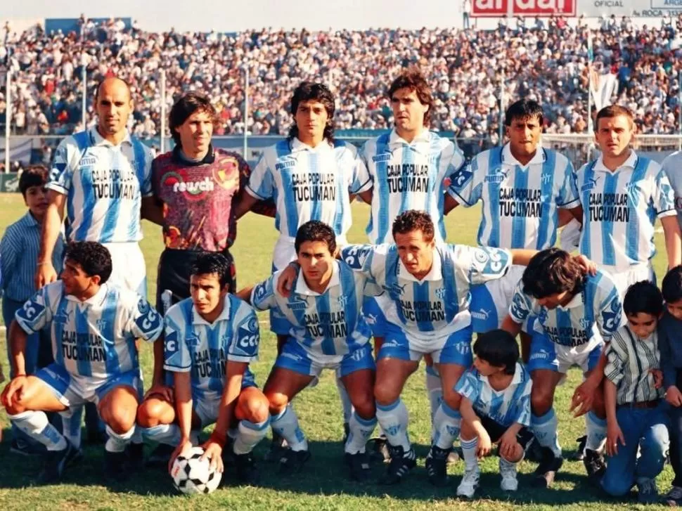 LOS 11. Arriba: Moner, Pogany, Cativa, Jerez, Morales y Lenguita. Abajo: Rodríguez, Graciani, Bogado, Acuña y Aballay. 