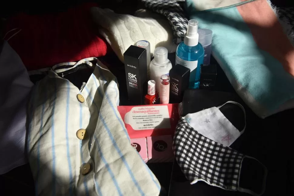 “POR MAYOR”. Parte de las compras on line que hizo Macarena Sánchez Torres.