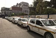 Taxistas reclaman frente a la Casa de Gobierno contra Uber: se perderán 2.500 empleos