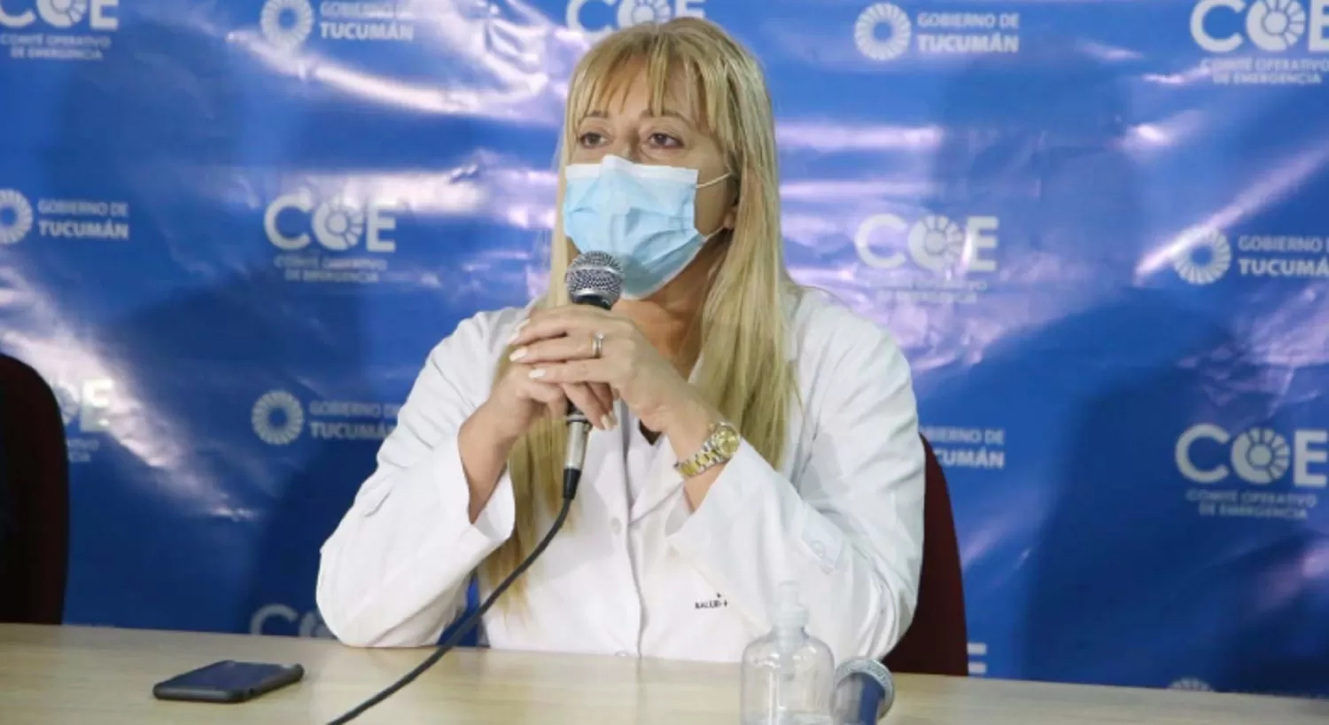 EN CONFERENCIA. La ministra Chahla se refirió al estado de salud de la nueva infectada. FOTO PRENSA DEL MINISTERIO DE SALUD