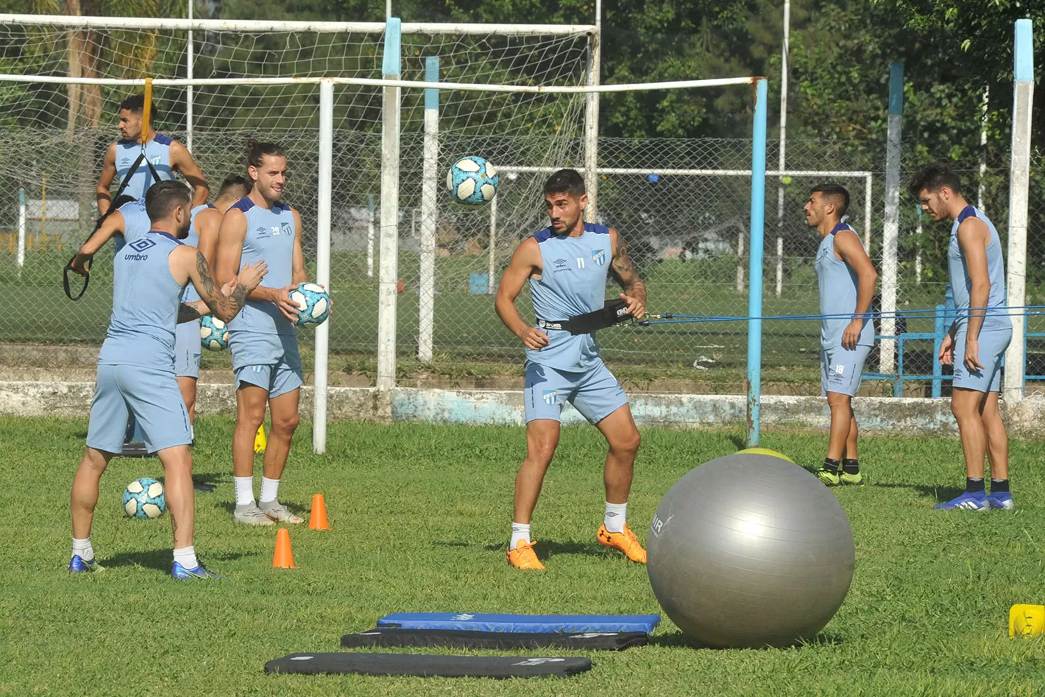 DE REGRESO. Los futbolistas volverían a trabajar juntos a partir de julio. LA GACETA/FOTO DE ANTONIO FERRONI