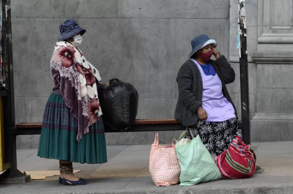 LA PAZ. La capital administrativa de Bolivia habilitó el transporte público. fotos dpa